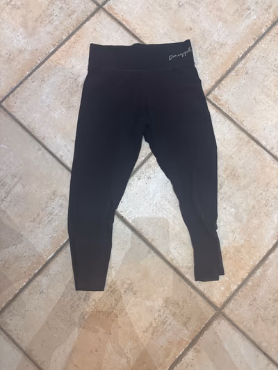 Pineapple black high waisted leggings by Pineapple — pre-loved on Thrifted.mt