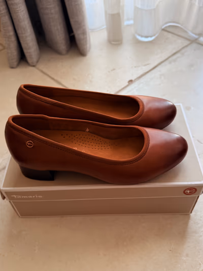 Tamaris Brown Leather Pumps for Wide Fit by Tamaris — pre-loved on Thrifted.mt