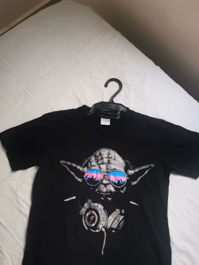 Black t-shirt with printed Yoda, 100% cotton, S men size by Stone Market — pre-loved on Thrifted.mt
