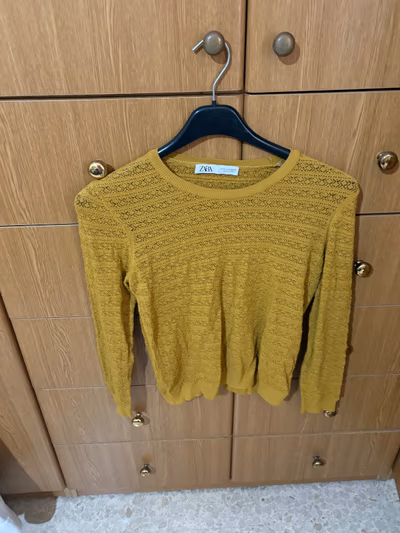 Zara Yellow Knit Jumper by ZARA — pre-loved on Thrifted.mt