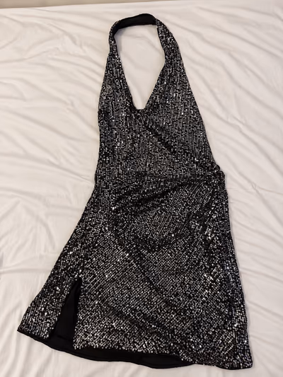 Abito Shein con paillettes by SHEIN — pre-loved on Thrifted.mt