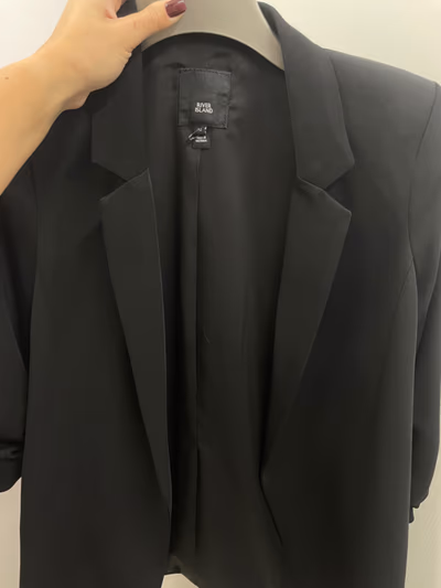 Blazer dell'isola di Black River by River Island — pre-loved on Thrifted.mt