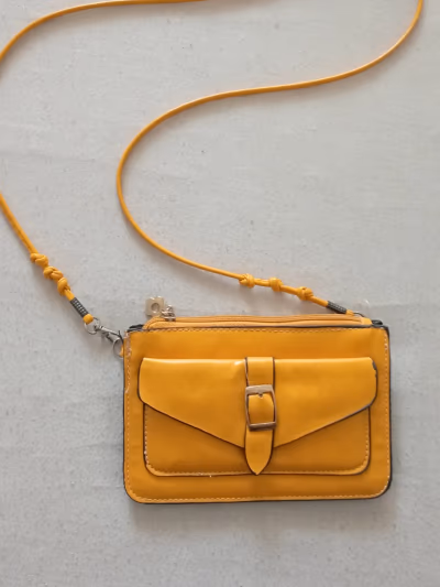 Borsa a tracolla giallo senape — pre-loved on Thrifted.mt