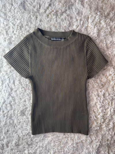 Army Green Fitted Knit Top by Bershka — pre-loved on Thrifted.mt