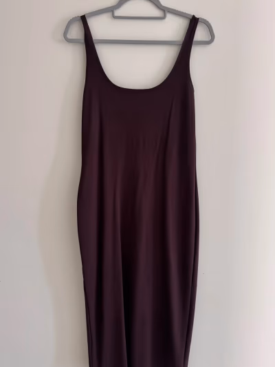Simple dark burgundy midi dress by Primark — pre-loved on Thrifted.mt