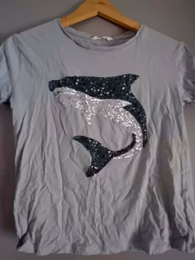Girls sequin shark t-shirt by Mango — pre-loved on Thrifted.mt