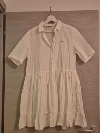Tommy Jeans white shirt dress by Tommy Jeans — pre-loved on Thrifted.mt