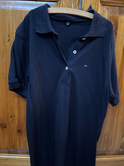 Tommy Hilfiger T shirt by Tommy Hilfiger — pre-loved on Thrifted.mt