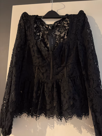 New Look lace top — pre-loved on Thrifted.mt