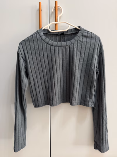 Ribbed Long Sleeve Crop Top by SHEIN — pre-loved on Thrifted.mt