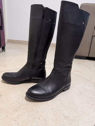 Botas clássicas até ao joelho em pele verdadeira preta — pre-loved on Thrifted.mt