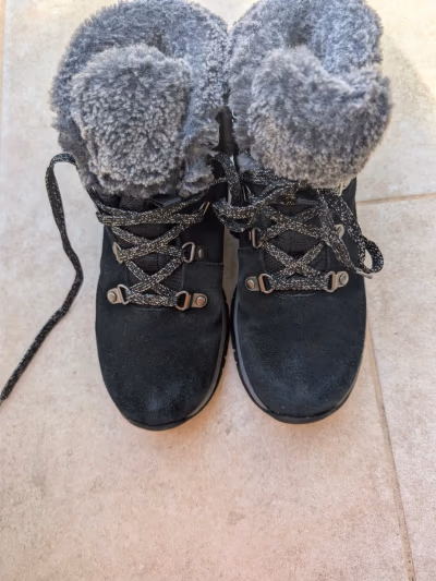 Skechers Faux Fur Waterproof Boots EU37 by Skechers — pre-loved on Thrifted.mt