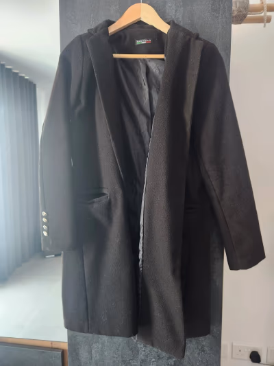 Classic black Italian wool coat — pre-loved on Thrifted.mt