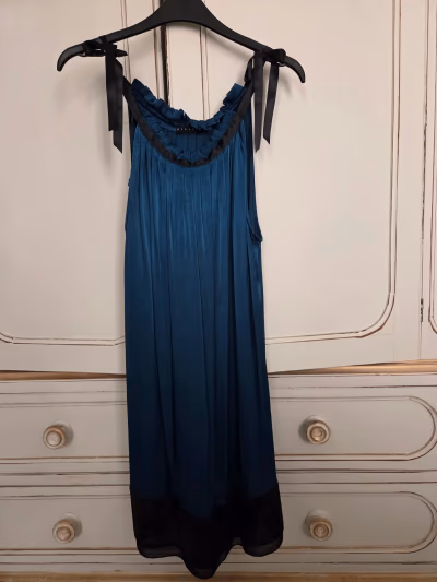 Abito midi con volant Sisley Blue by Sisley — pre-loved on Thrifted.mt