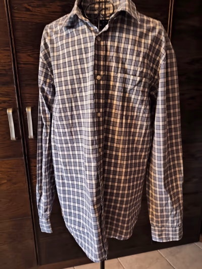 Gap Classic Fit Plaid Shirt by GAP — pre-loved on Thrifted.mt