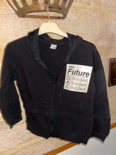 Black Graphic Zip Hoodie by Piazza Italia — pre-loved on Thrifted.mt