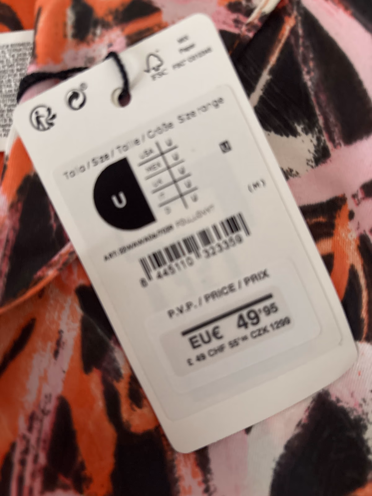 Bufanda con estampado de grafiti de Desigual, foto 6