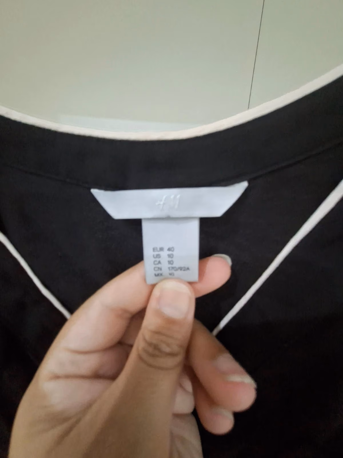 Black blouse with white piping, photo 2