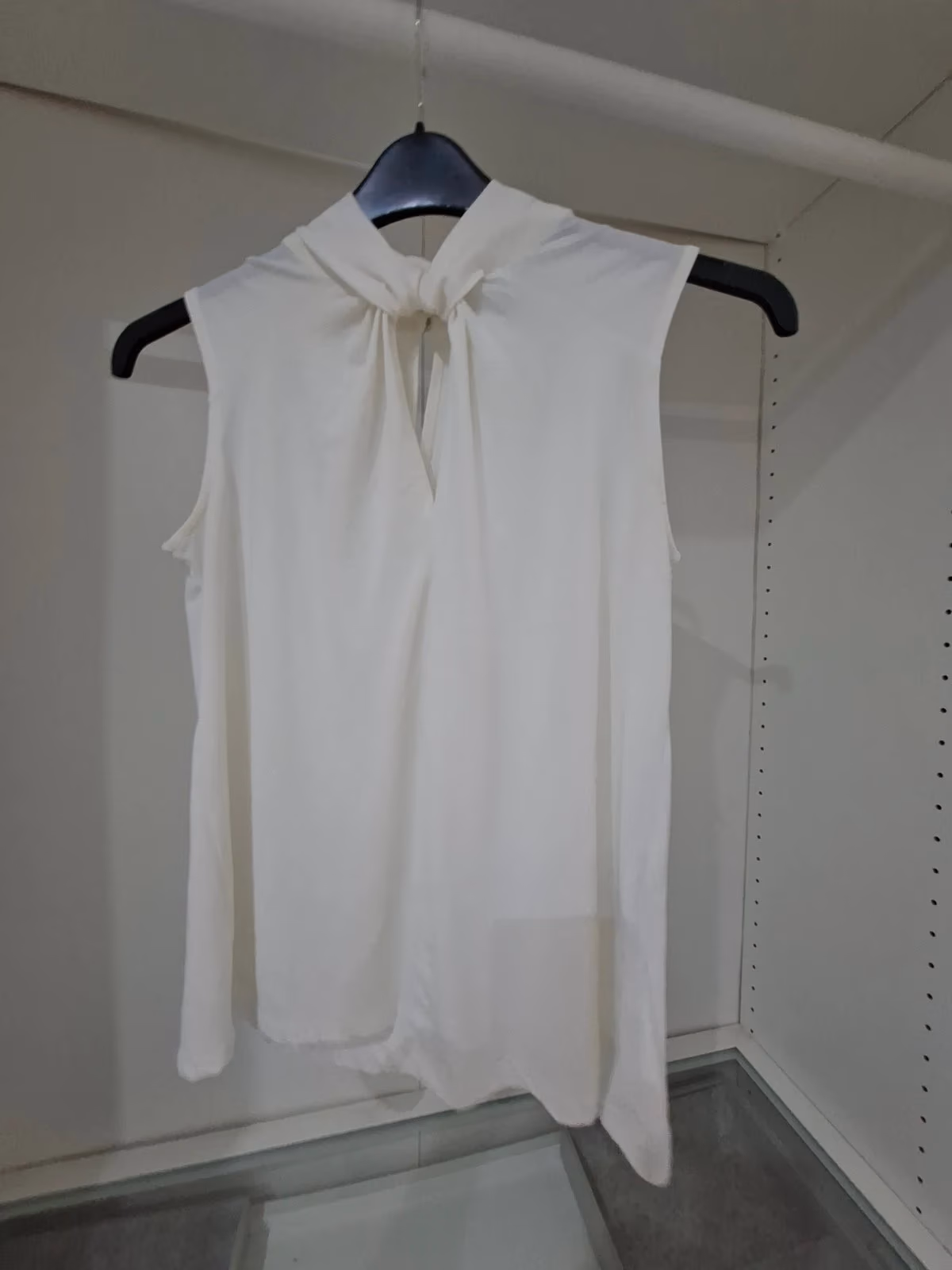 H&M Sleeveless Knotted Neck Top, photo 2