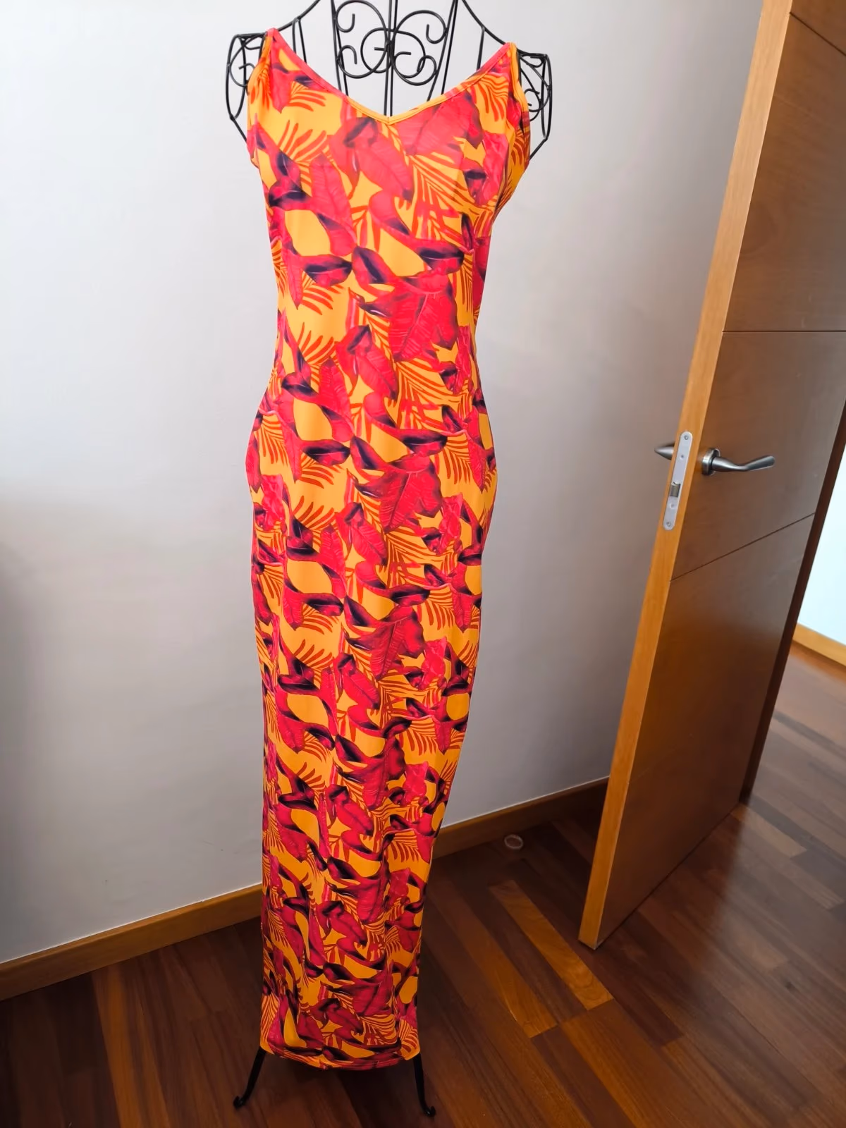 Vestido longo tropical laranja e vermelho, fotografia 3