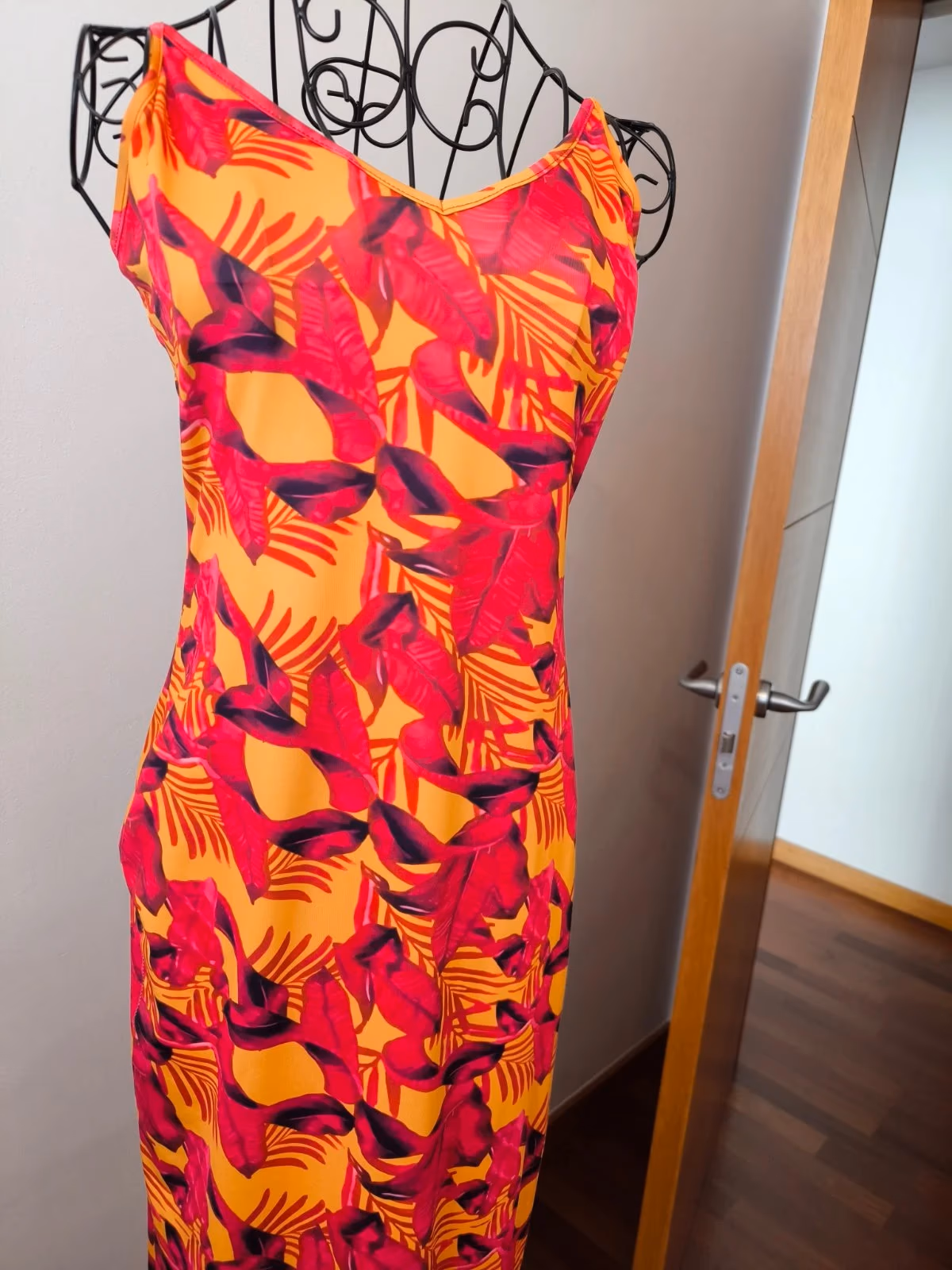 Vestido longo tropical laranja e vermelho, fotografia 4