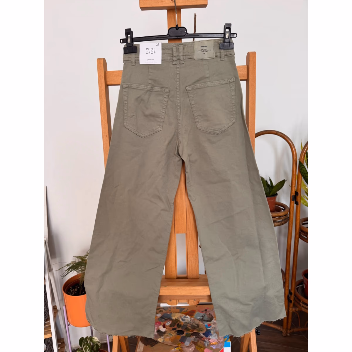 Pantalones anchos capri color caqui de Stradivarius, talla EU38/UK10, foto 2