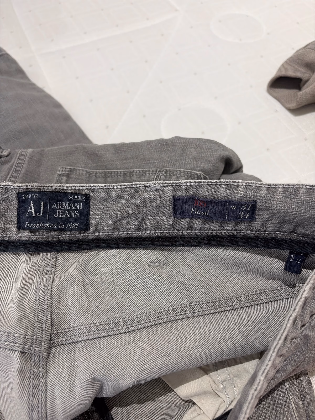 Pantalones vaqueros grises de Armani Jeans, foto 2