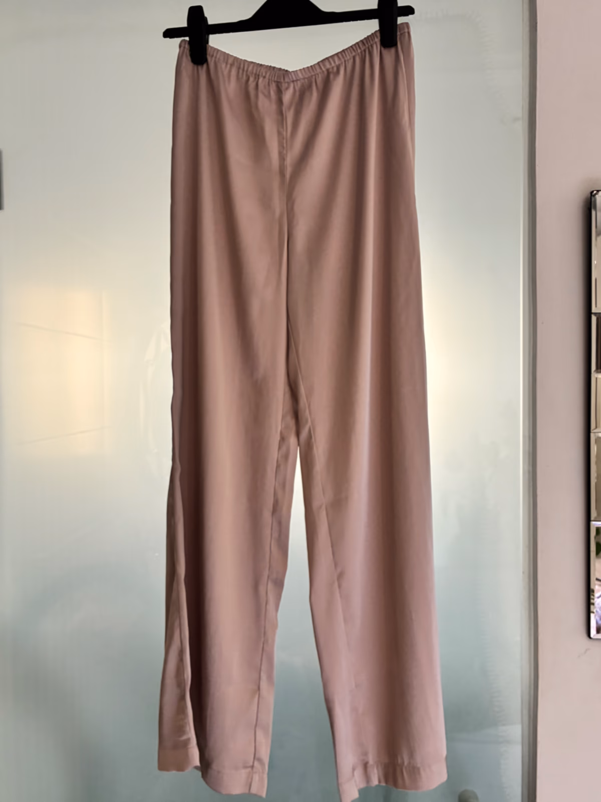 Top all'americana e pantaloni in raso, foto 2