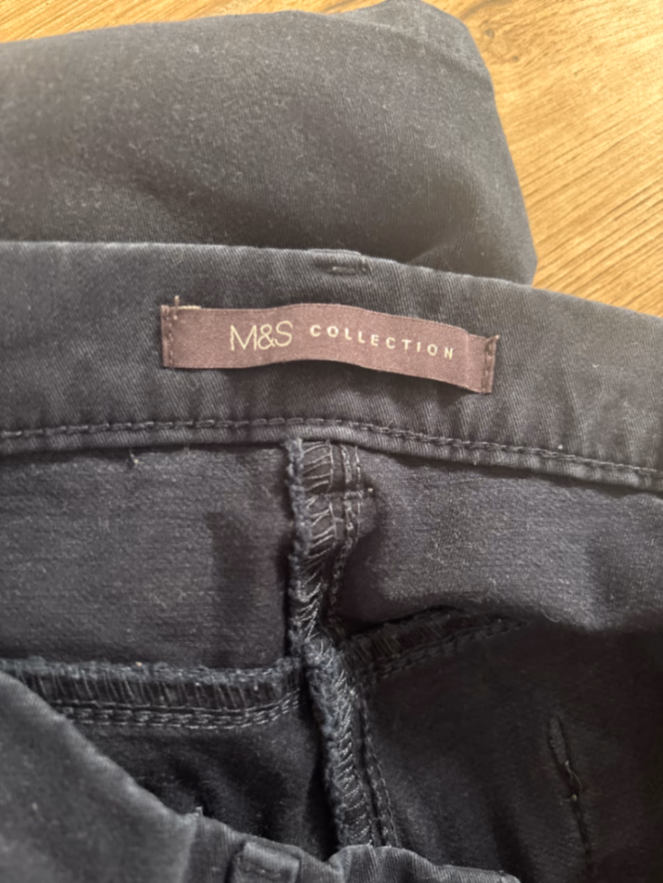 Pantalones clásicos de pierna recta en azul marino, foto 2