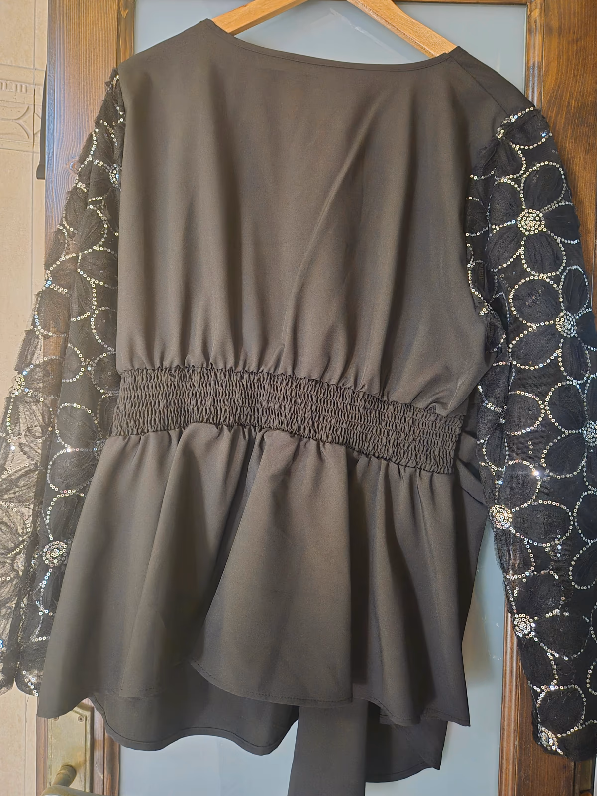 Top com peplum, mangas em forma de sino, em malha floral com lantejoulas, fotografia 4