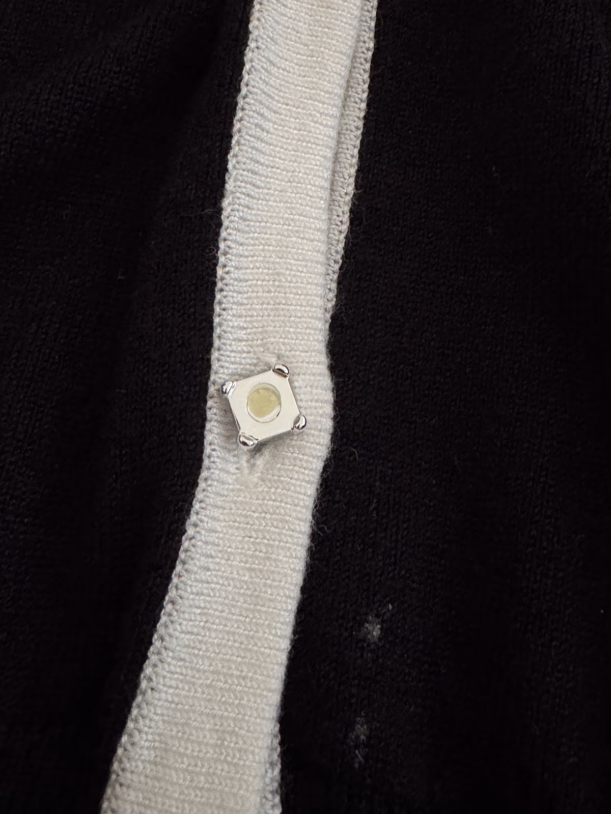 Cardigan Camomilla Black con bordi a contrasto - Manca una perla! , foto 5
