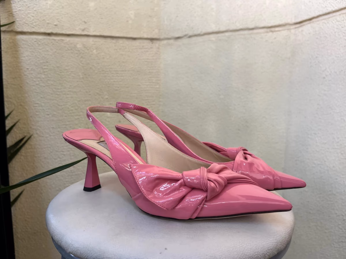 Sapatos de salto alto Jimmy Choo em verniz com tira no calcanhar, fotografia 3