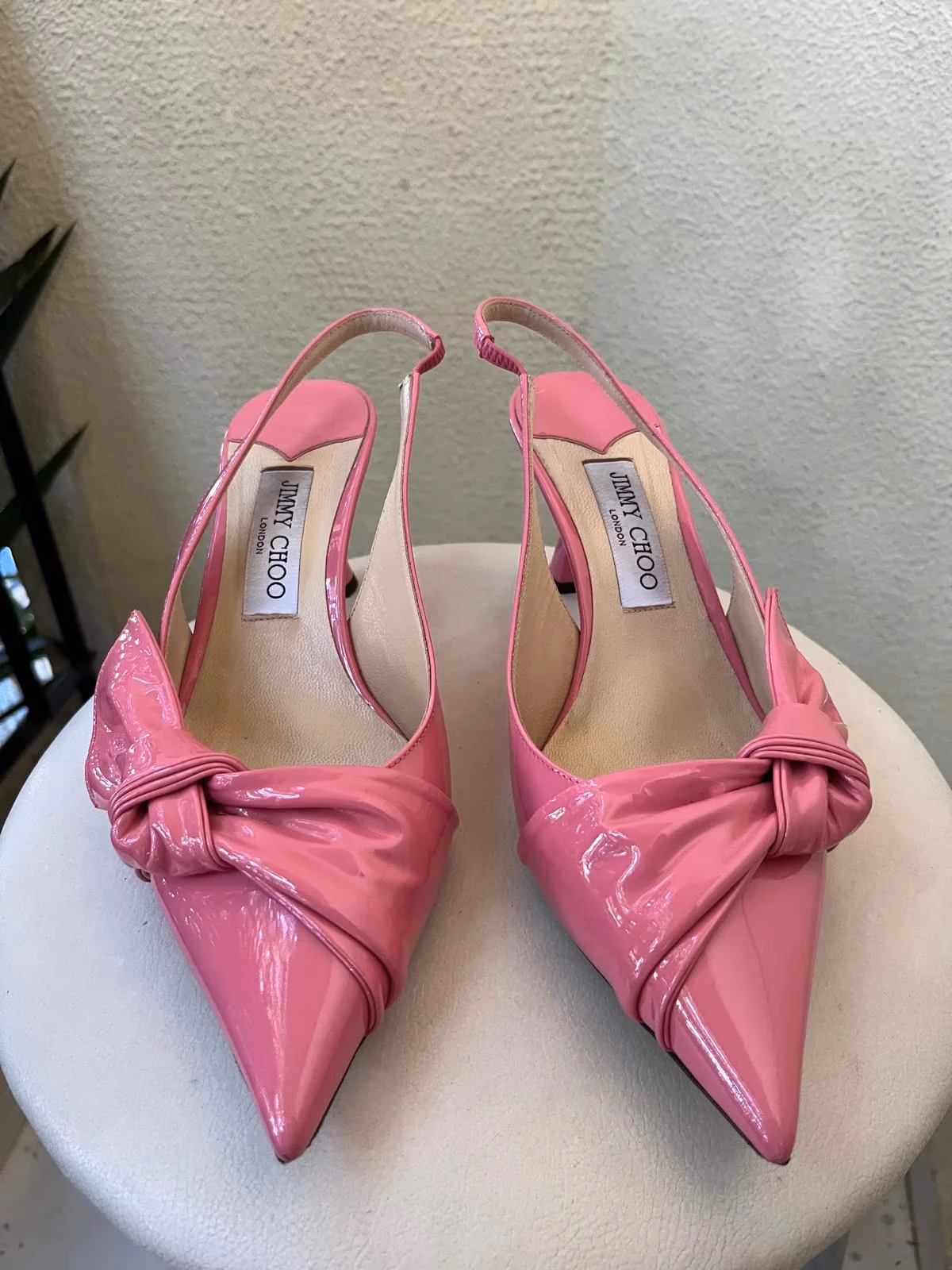Sapatos de salto alto Jimmy Choo em verniz com tira no calcanhar, fotografia 4