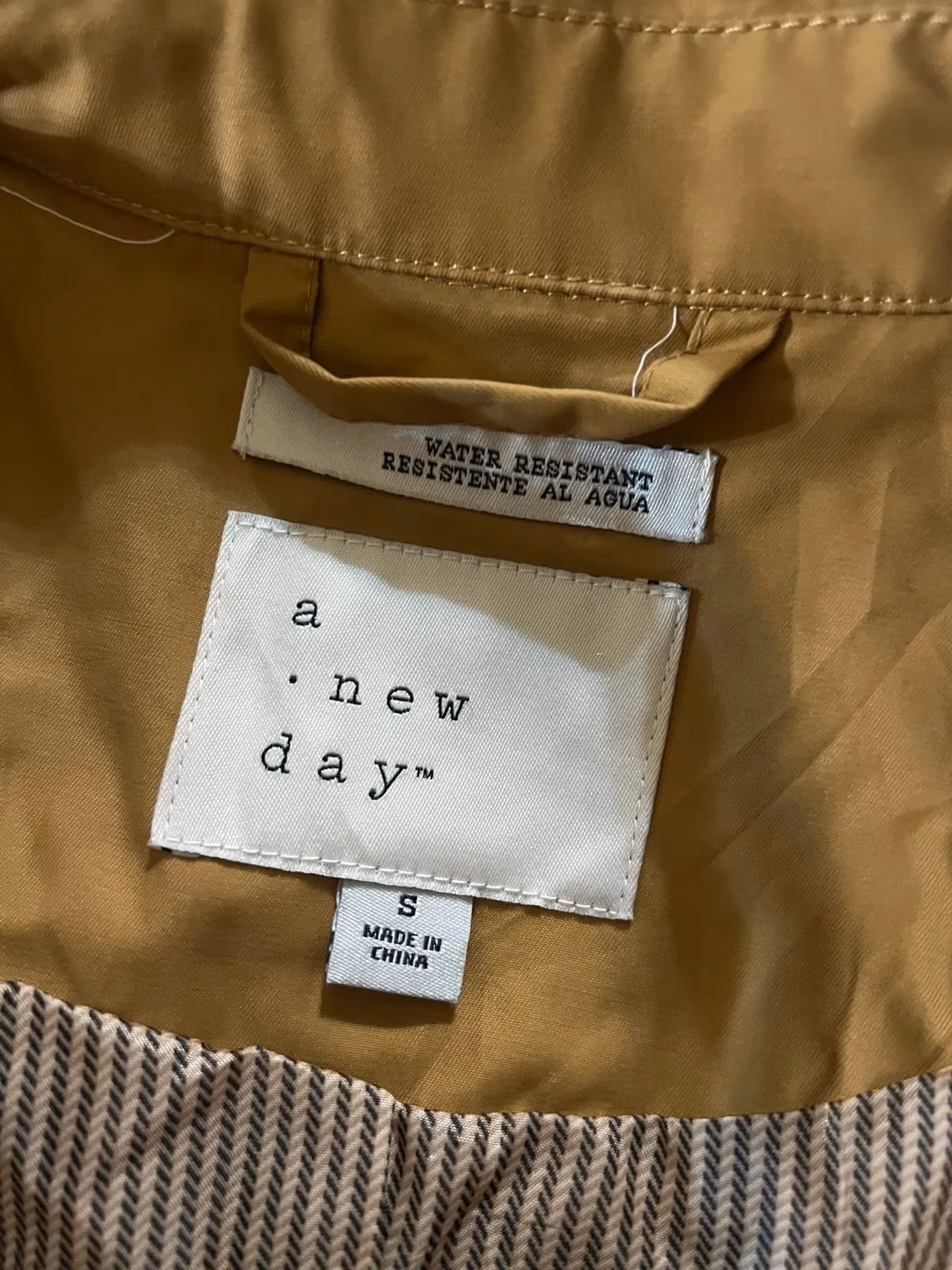 Classic Camel Trench Coat, photo 2