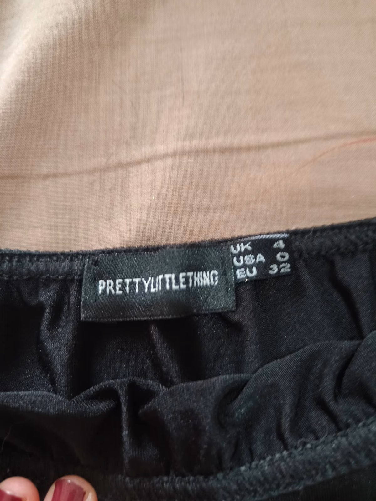 Blusa preta de manga comprida com ombros à mostra, fotografia 2