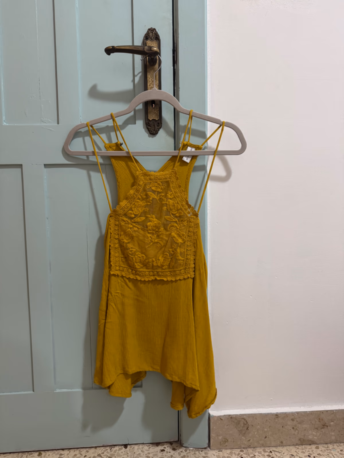 Yellow floral embroidered strappy top, photo 3