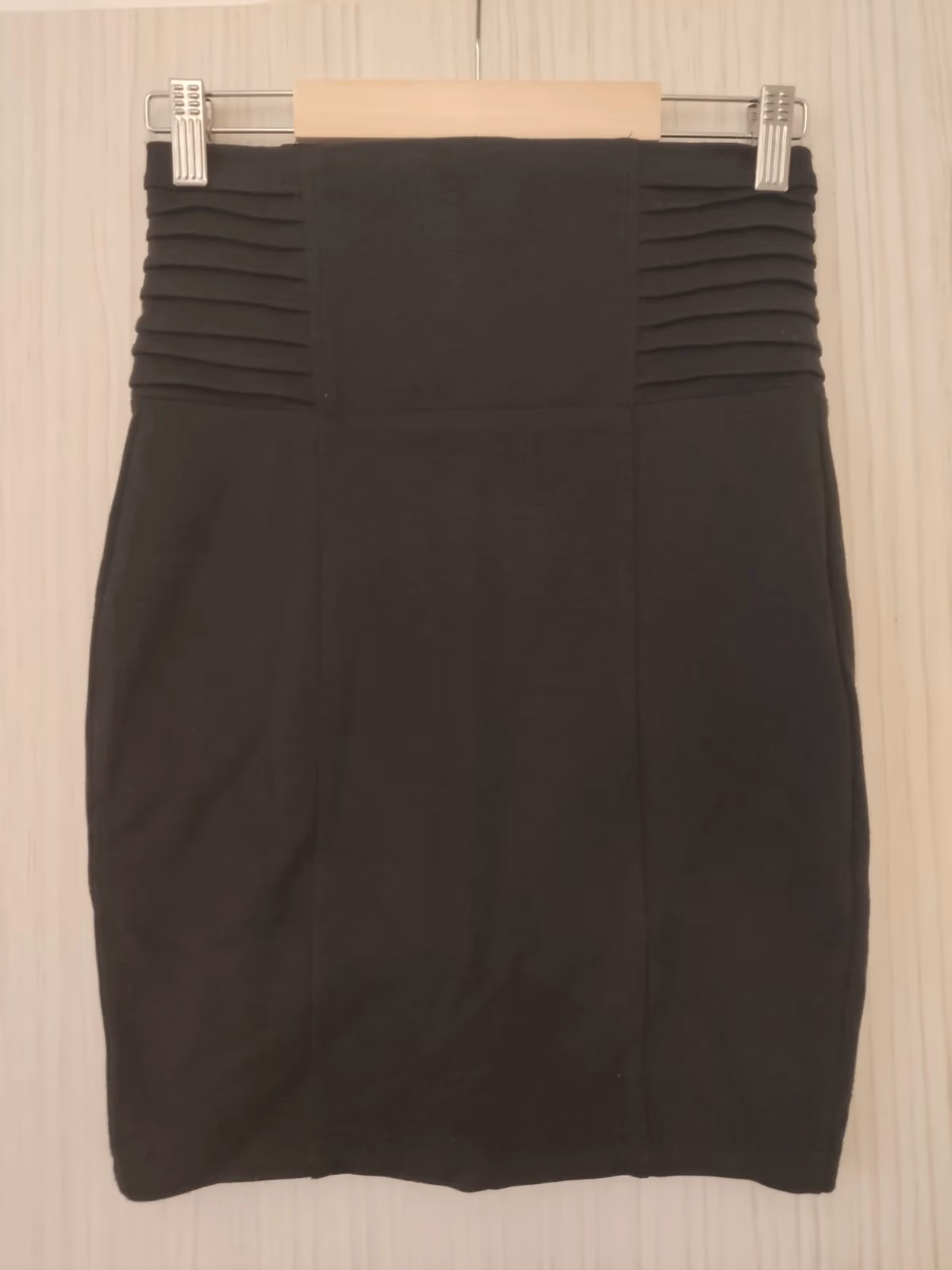 Black hook-and-eye High-waisted skirt, photo 2