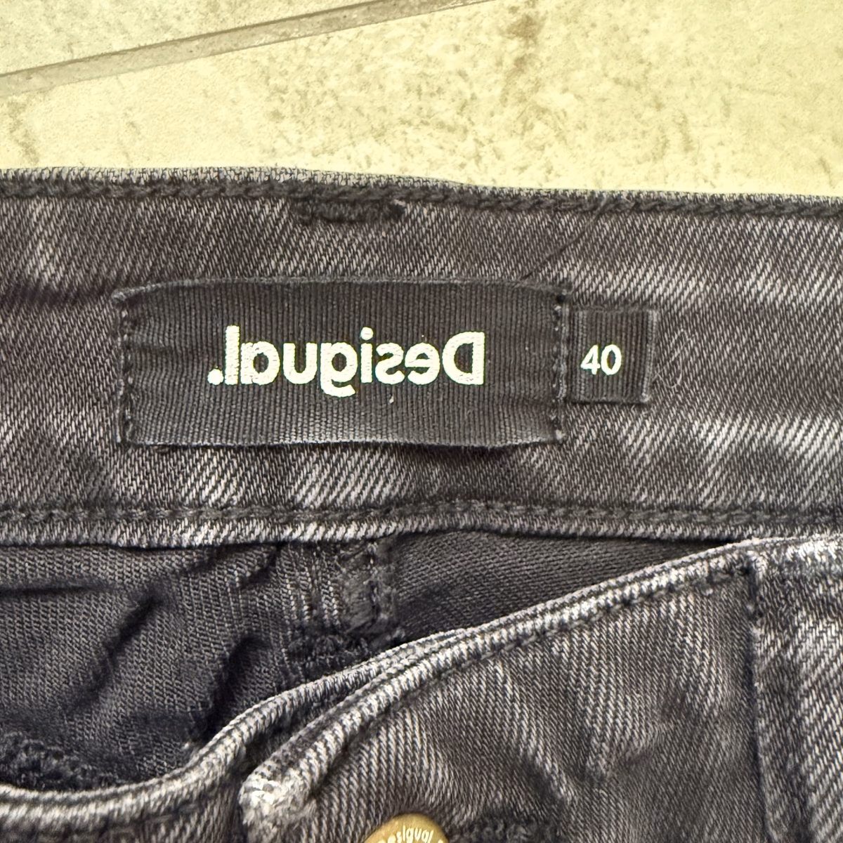 Jeans Desigual neri slim flare, foto 3