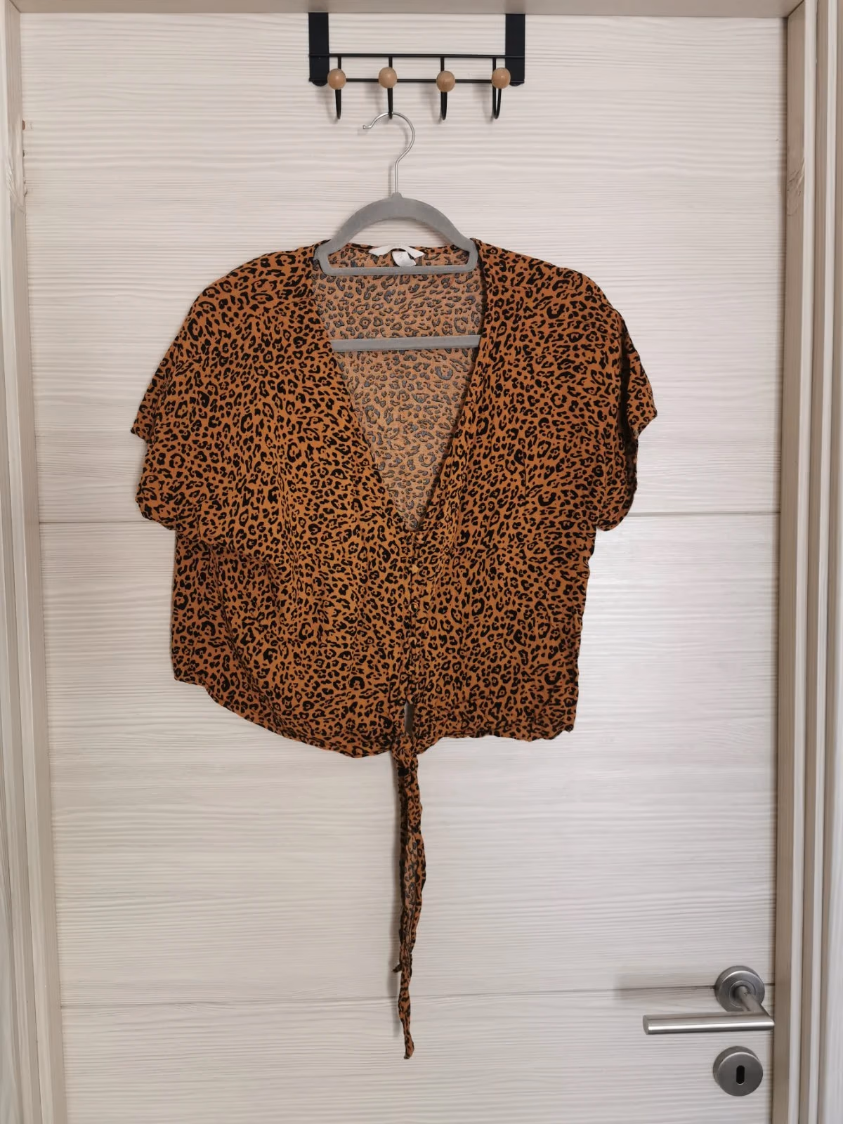 H&M Leopard Print Crop Top. 100% Viscoze, photo 2