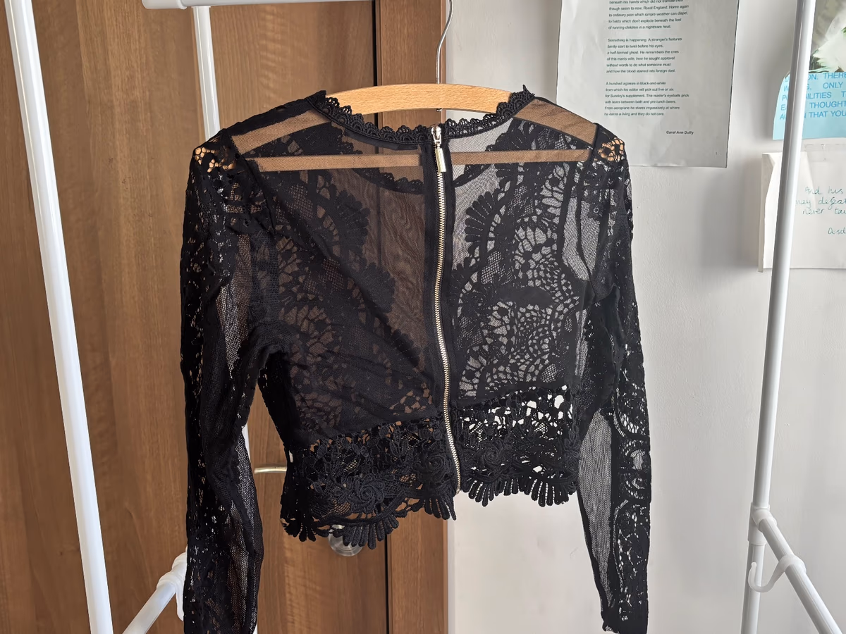 Black Lace Long-Sleeve Crop Top, photo 2