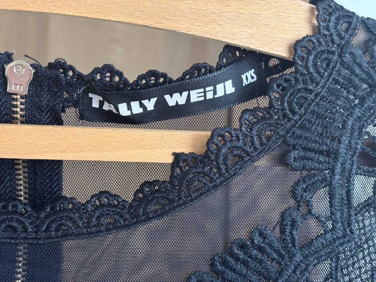 Black Lace Long-Sleeve Crop Top, photo 3