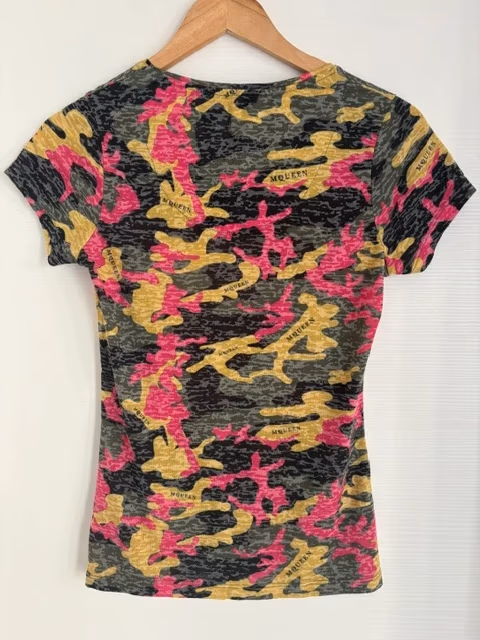 Camiseta con estampado gráfico de calaveras y camuflaje, foto 2