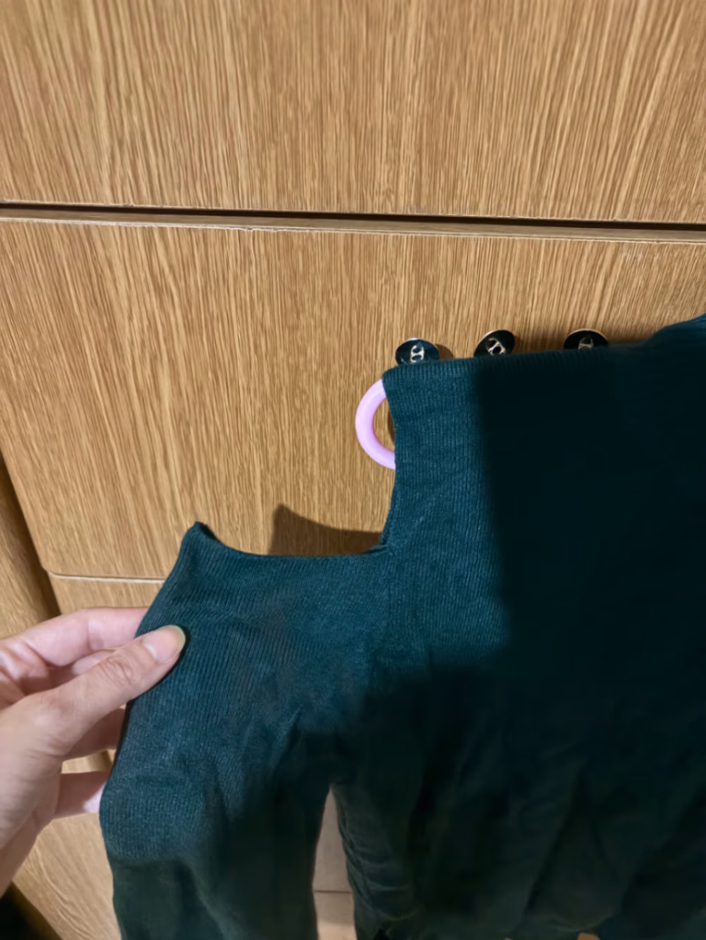 Maglione lavorato a maglia con spalle scoperte, foto 2