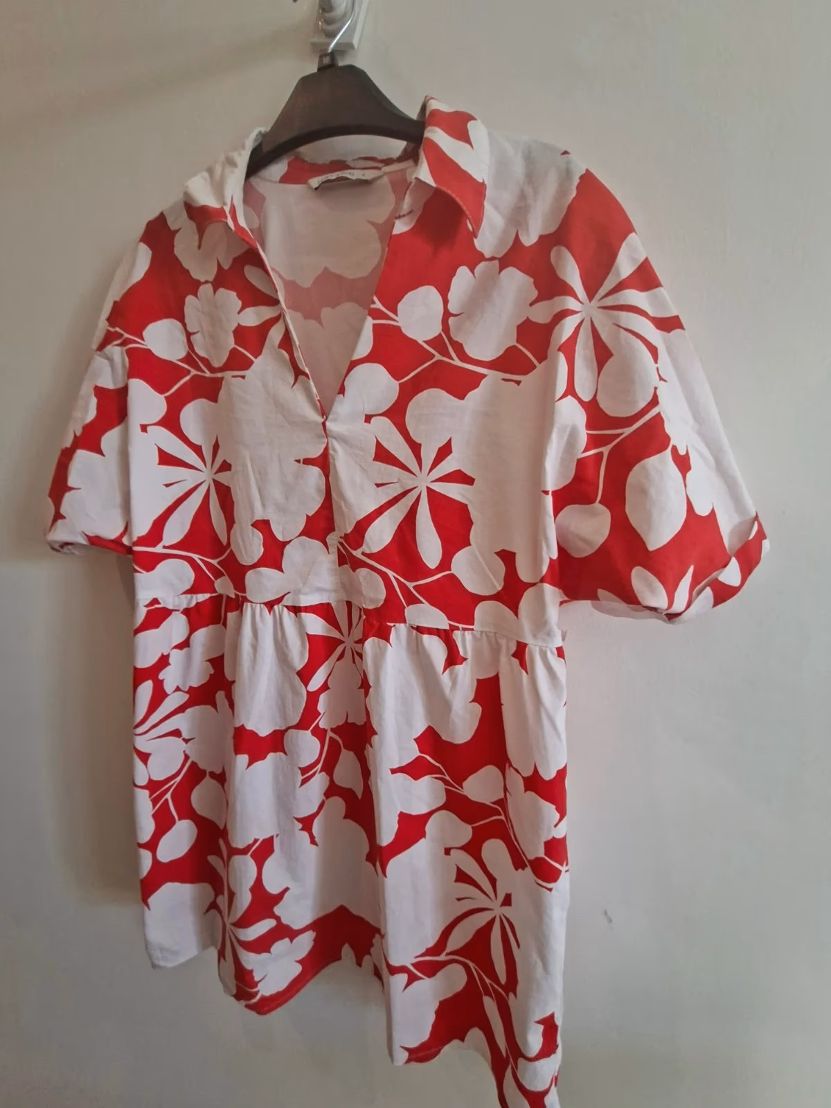 Abito floreale rosso e bianco, foto 2