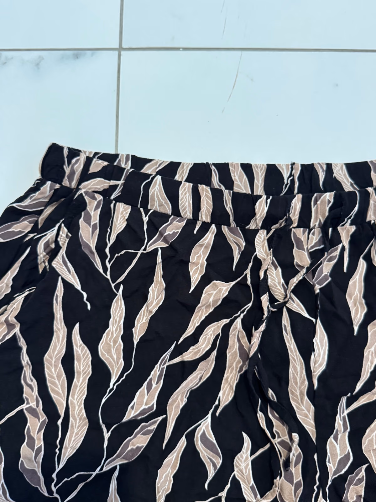 Leaf Print Drawstring Shorts, photo 2