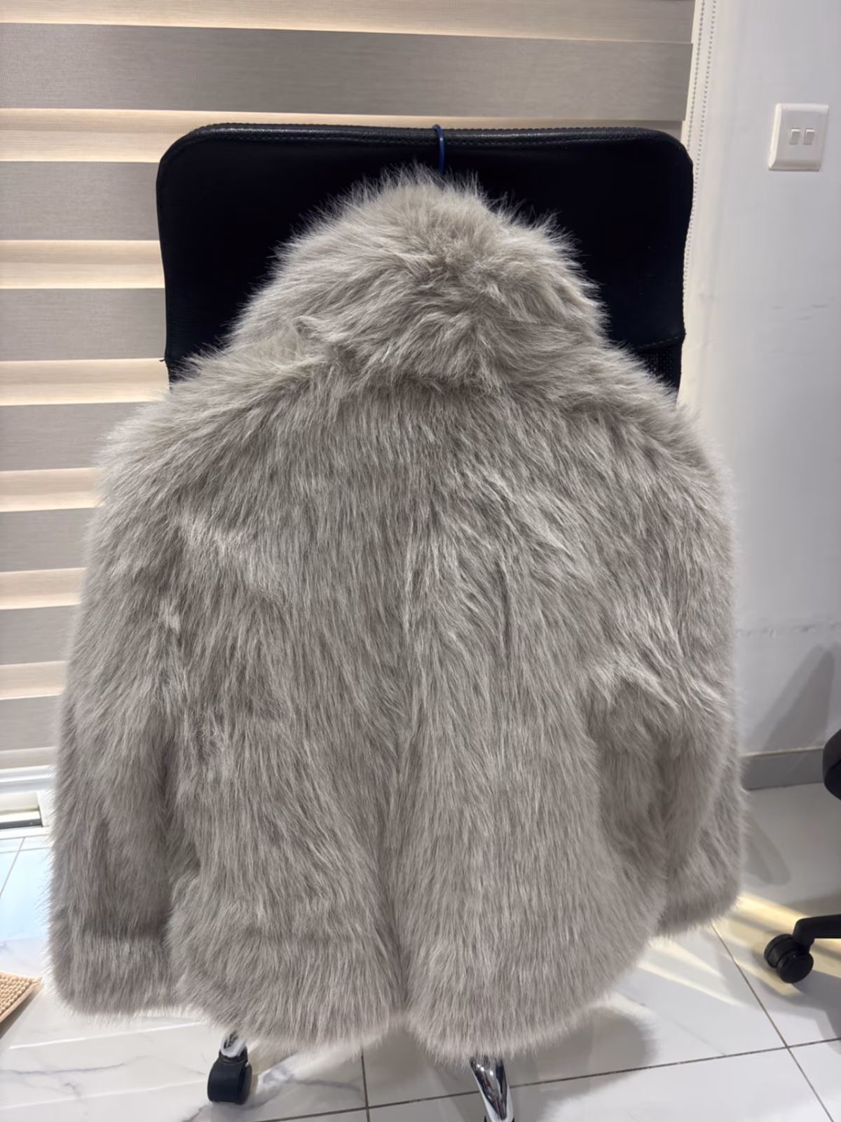 Grey faux fur jacket, photo 2