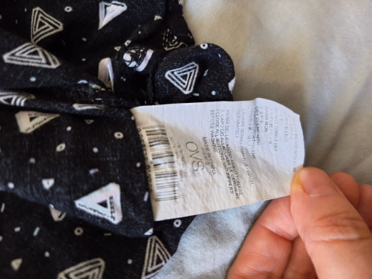 Camiseta corta sin mangas con estampado geométrico negro, foto 3