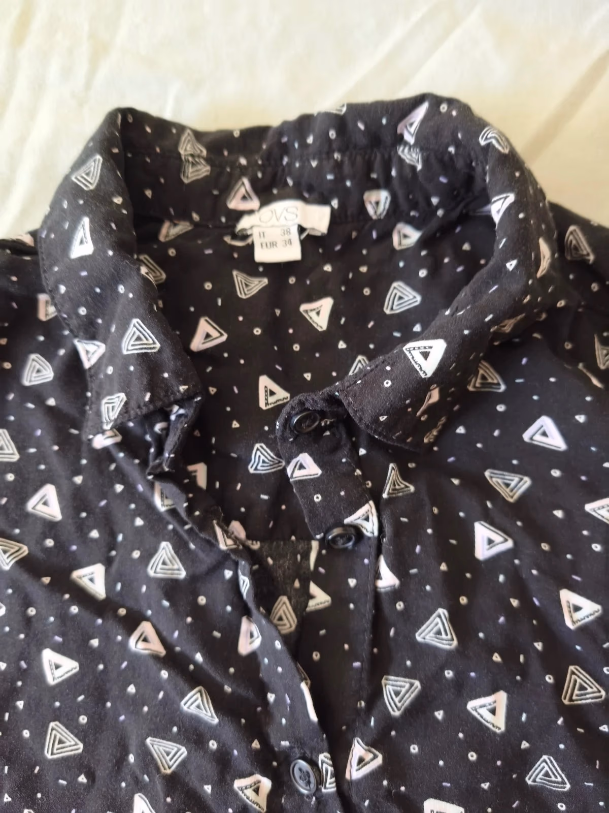 Camiseta corta sin mangas con estampado geométrico negro, foto 2