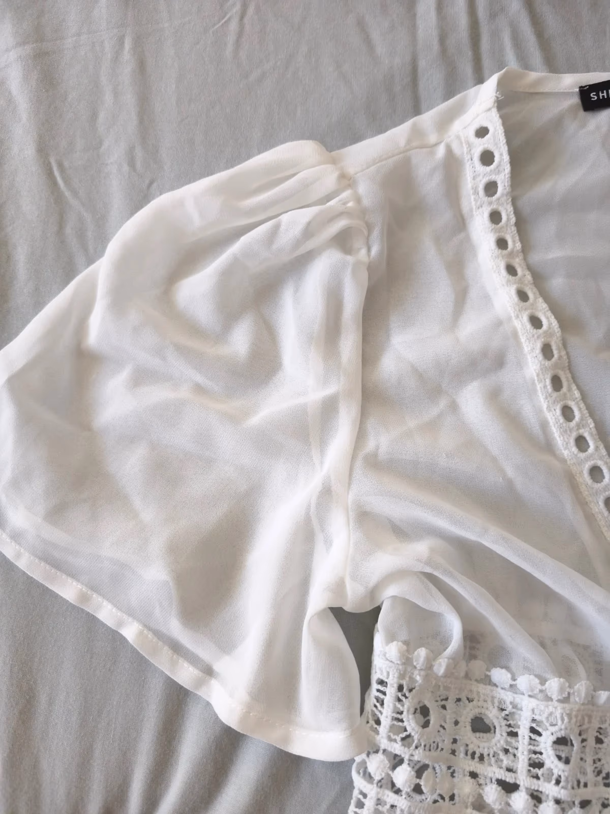 Pareo de playa blanco con detalles de encaje transparente, foto 2