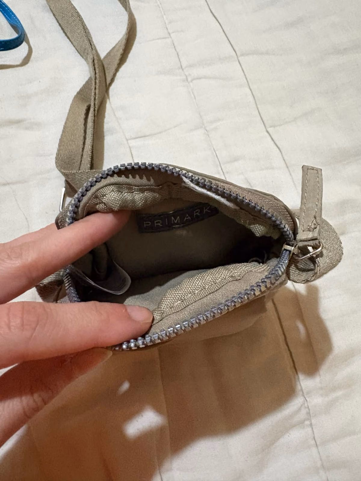Borsa a tracolla in nylon color taupe per cellulare, foto 3